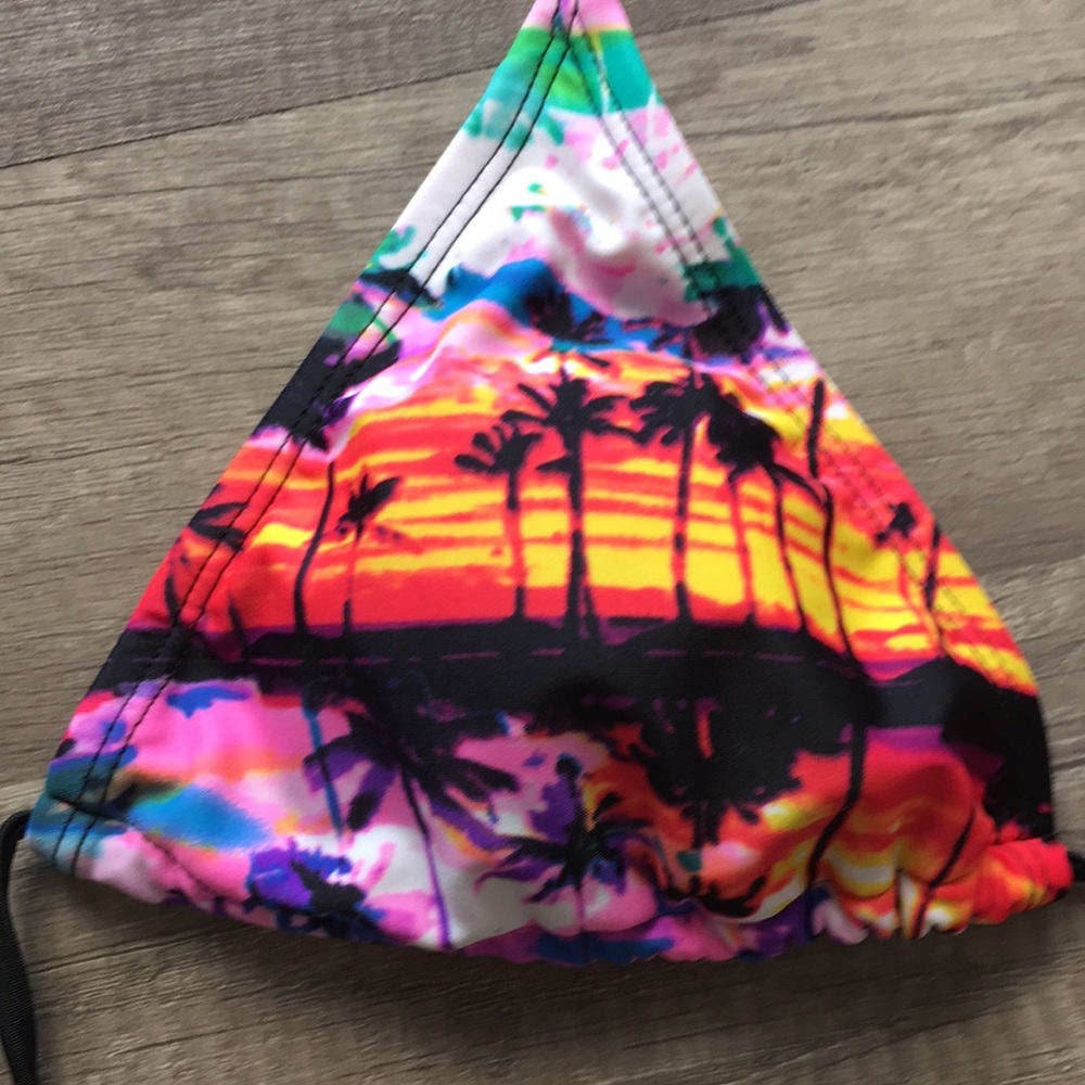 ๐ดSOLD!! Wet Seal Tropical Bikini Set - Picture 4 of 17